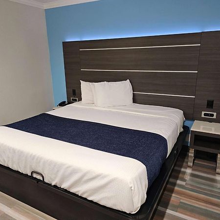 Travelodge Inn & Suites By Wyndham Fullerton Extérieur photo
