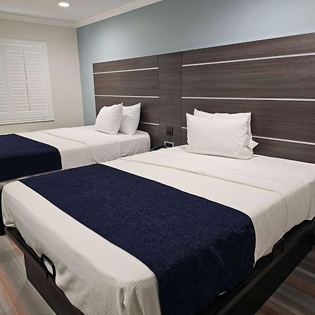 Travelodge Inn & Suites By Wyndham Fullerton Extérieur photo