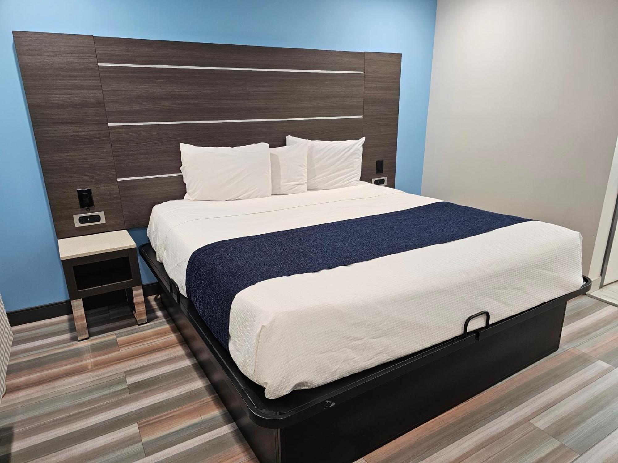 Travelodge Inn & Suites By Wyndham Fullerton Extérieur photo
